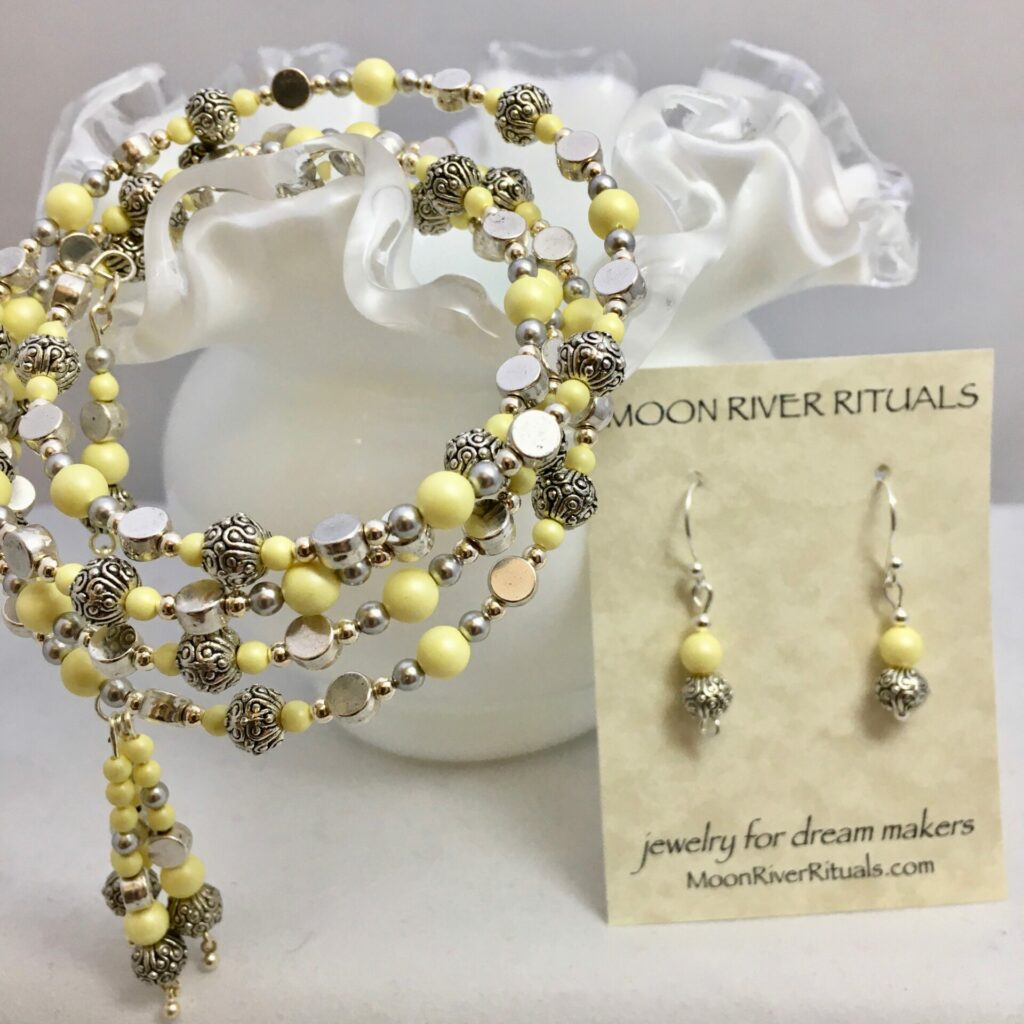 Memory wire bracelet with gray and yellow beads