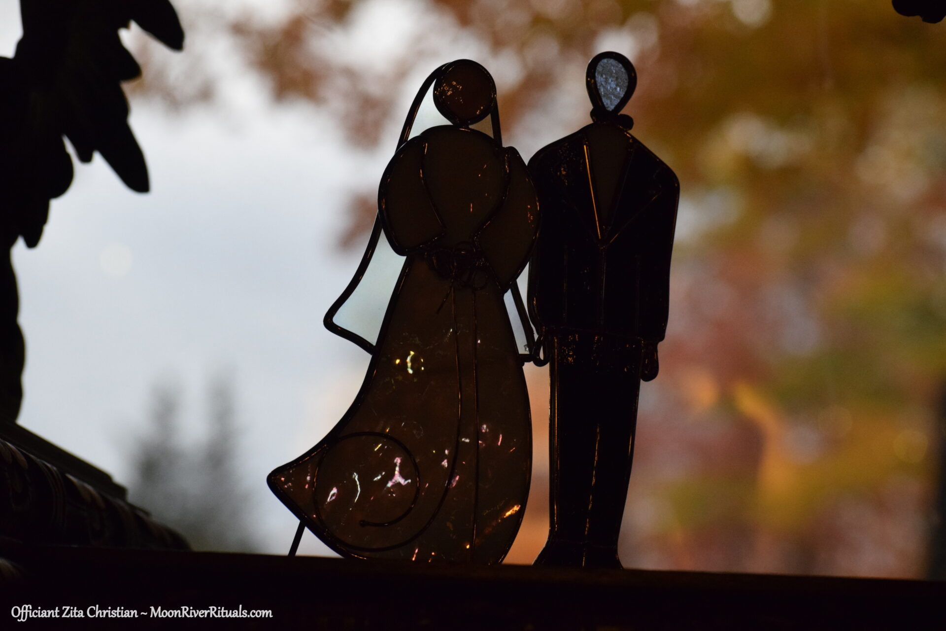 Metal sculpture of a bride and groom